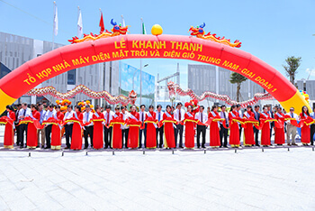 KHÁNH THÀNH VÀ ĐƯA VÀO VẬN HÀNH TỔ HỢP ĐIỆN MẶT TRỜI VÀ ĐIỆN GIÓ TRUNG NAM - GIAI ĐOẠN 1