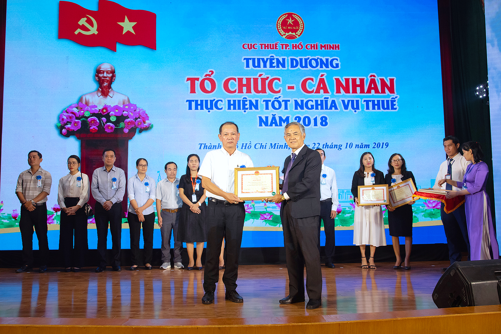 TRUNGNAM GROUP NHẬN BẰNG KHEN CỦA BỘ TÀI CHÍNH VỀ NGHĨA VỤ THUẾ 2018