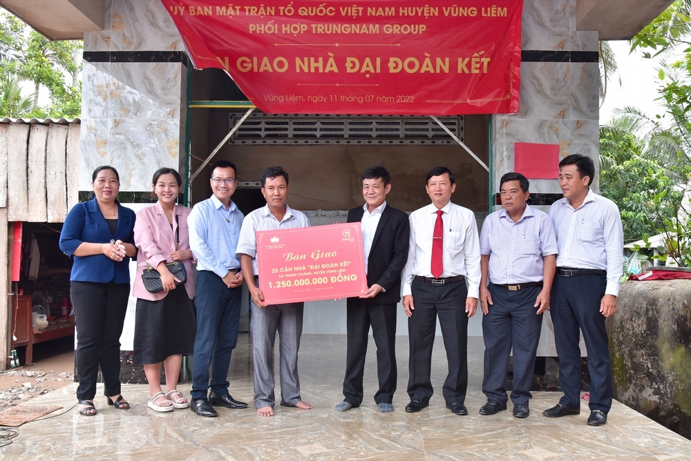 NIỀM VUI NHÂN ĐÔI VỚI BÀ CON NGHÈO TỈNH VĨNH LONG NHÂN DỊP KỶ NIỆM 100 NĂM NGÀY SINH CỐ THỦ TƯỚNG VÕ VĂN KIỆT