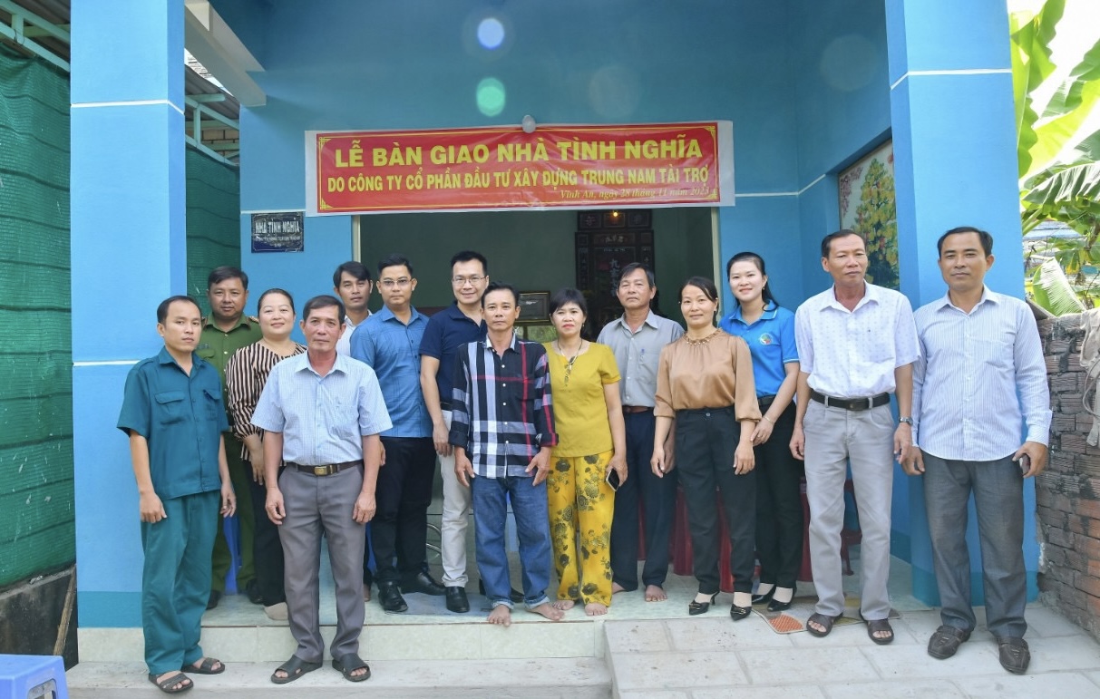 TRUNGNAM GROUP BÀN GIAO NHÀ TÌNH NGHĨA THỜ MẸ VIỆT NAM ANH HÙNG