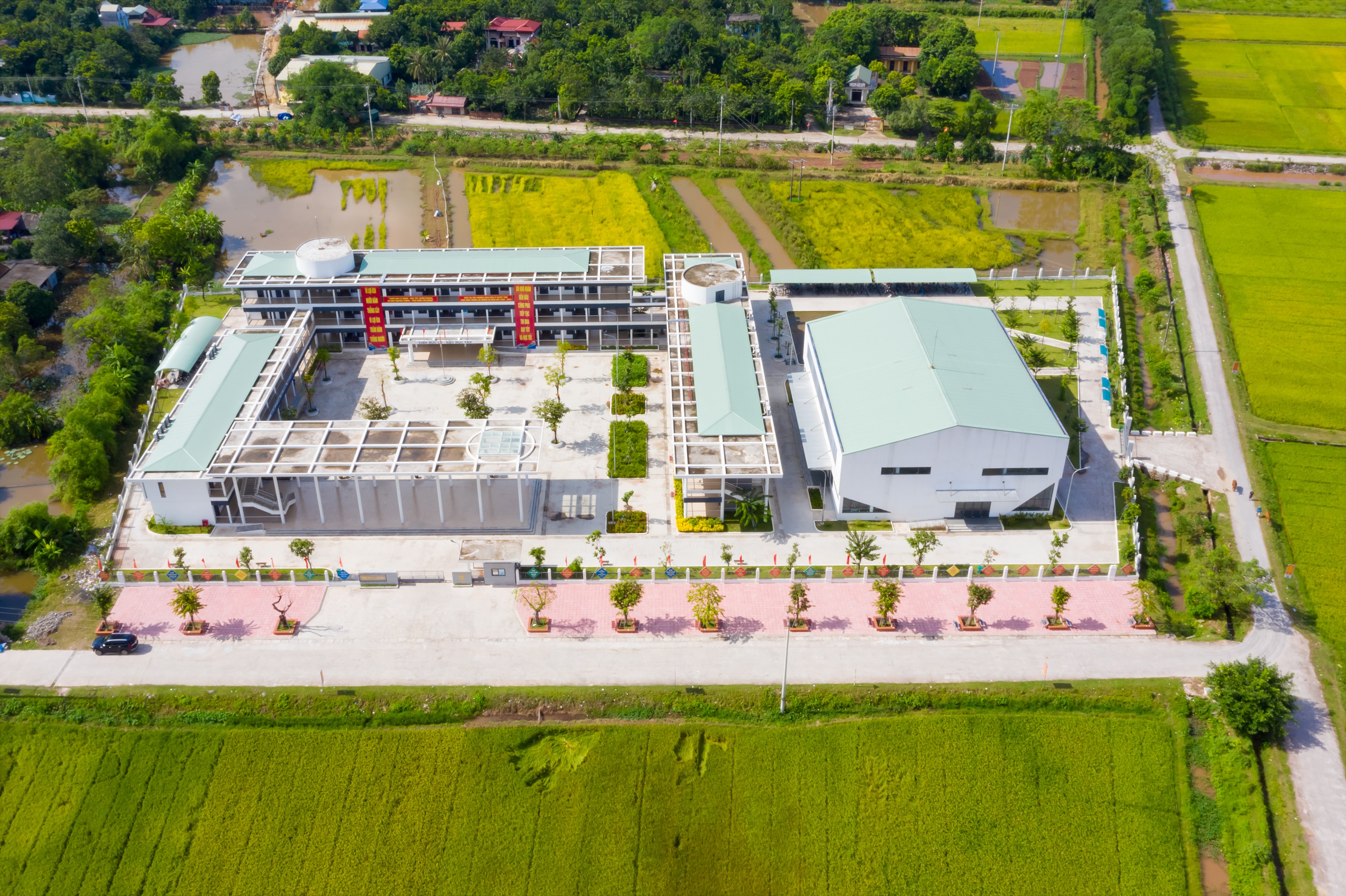 TRƯỜNG THCS VĂN LÝ