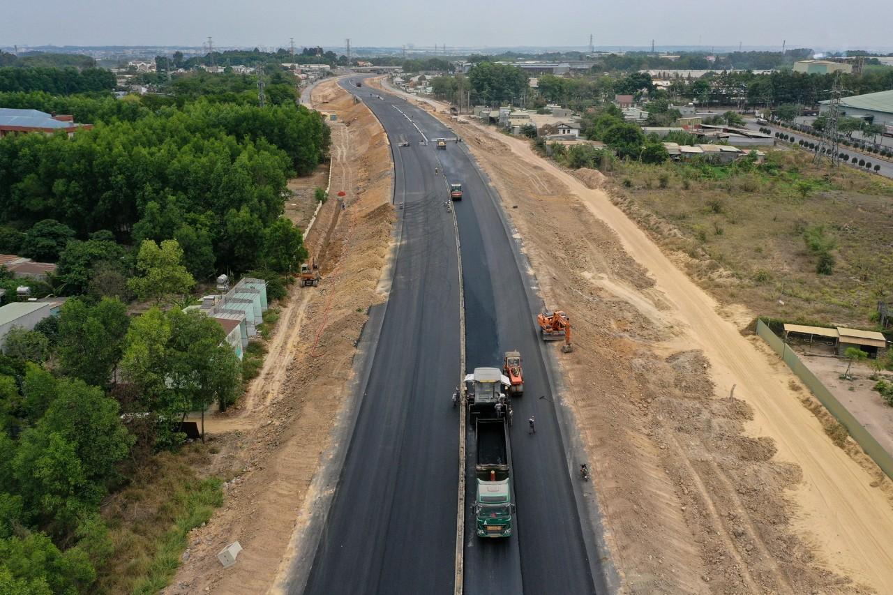 RACING AGAINST TIME ON THE CONSTRUCTION SITES OF LONG THANH AIRPORT CONNECTING ROUTES