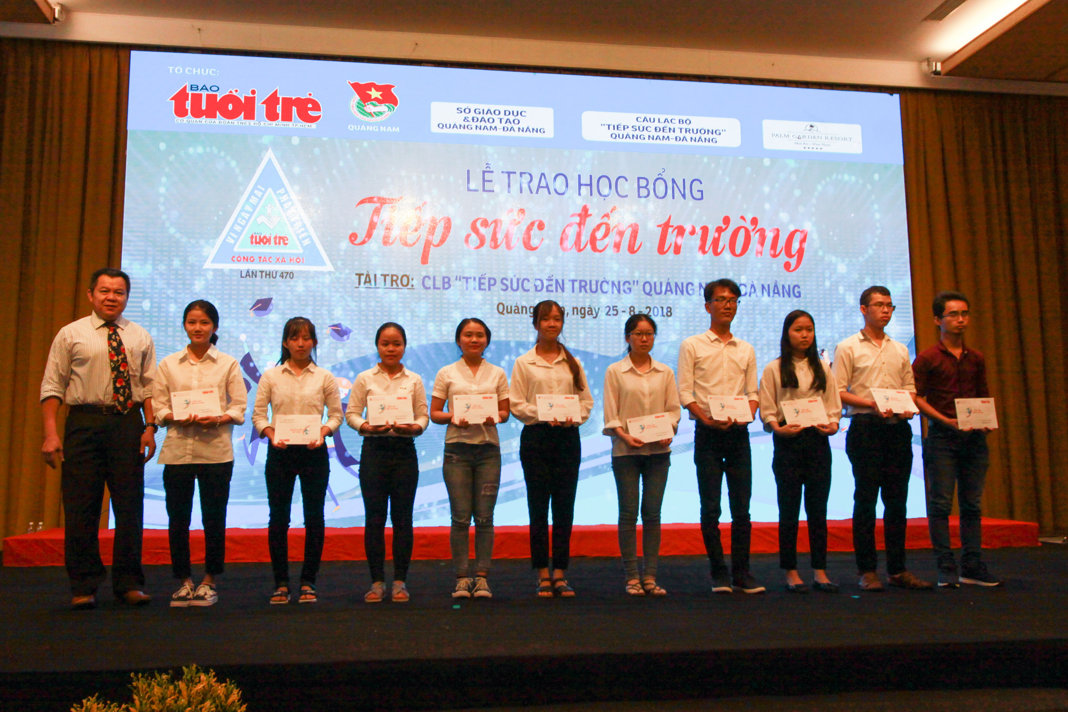 TRUNGNAM GROUP SPONSORS FOR TUOI TRE NEWSPAPER'S SCHOLARSHIP